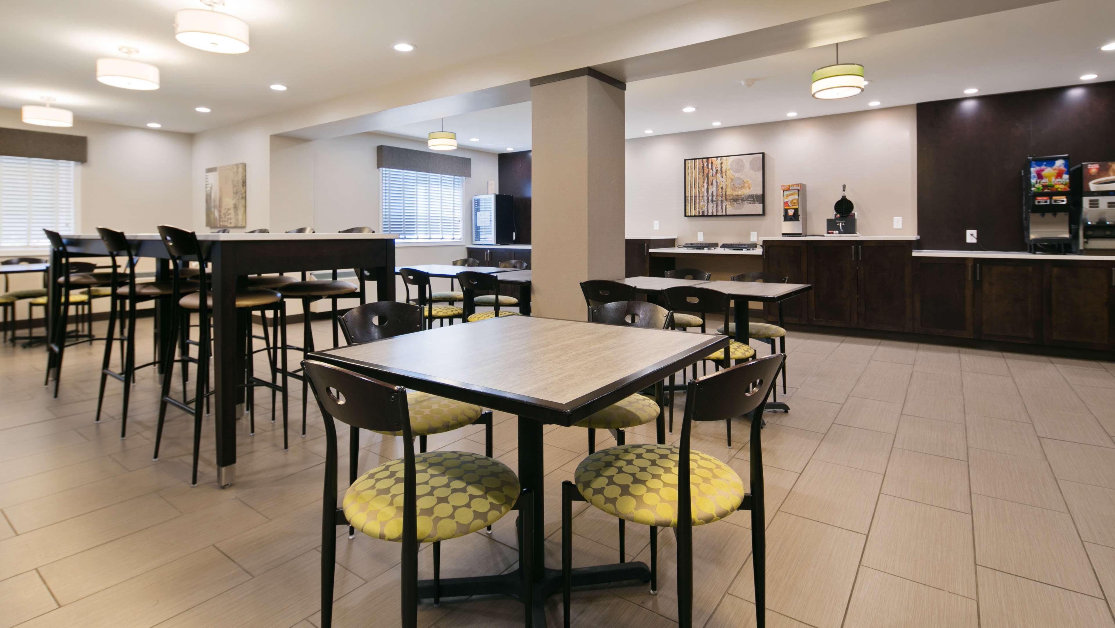 Best Western Harvest Inn & Suites Grand Forks Ngoại thất bức ảnh
