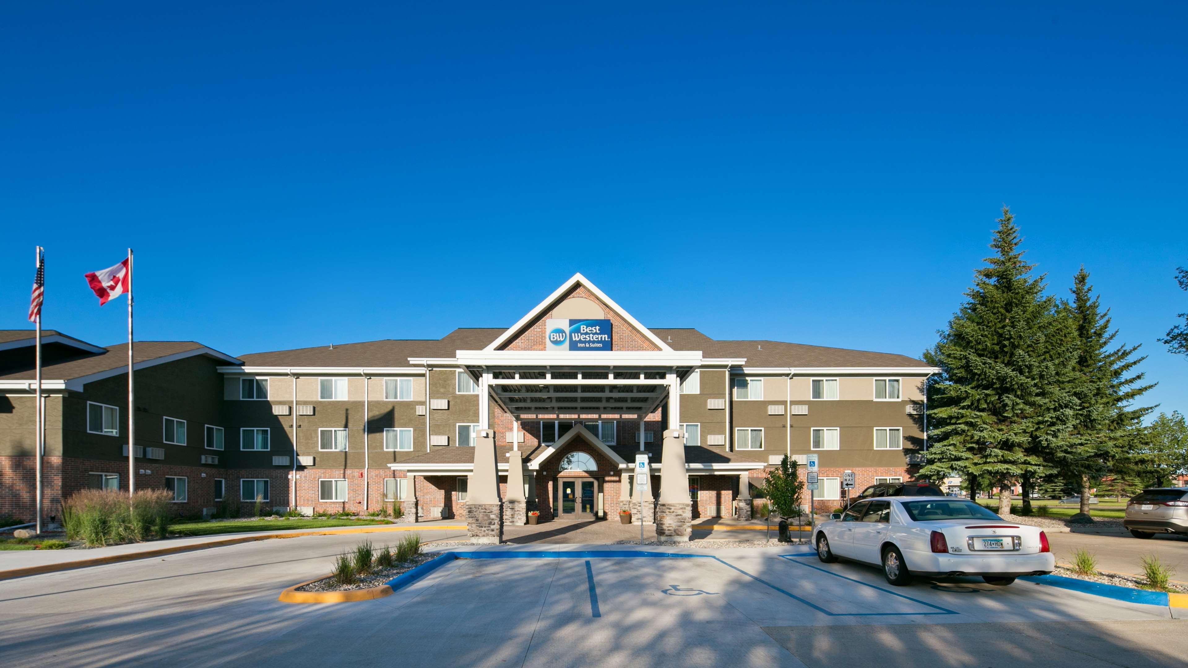 Best Western Harvest Inn & Suites Grand Forks Ngoại thất bức ảnh