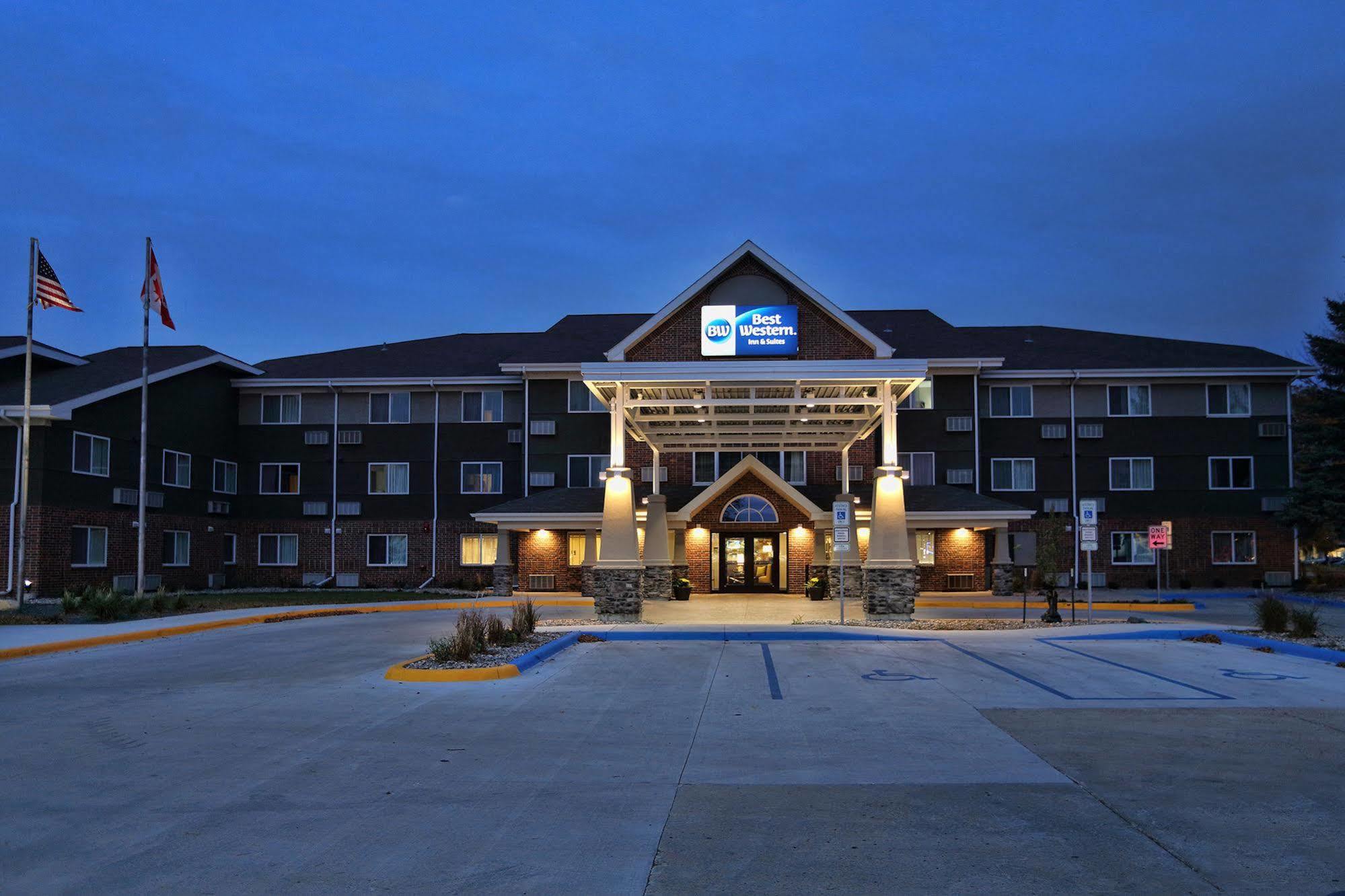 Best Western Harvest Inn & Suites Grand Forks Ngoại thất bức ảnh